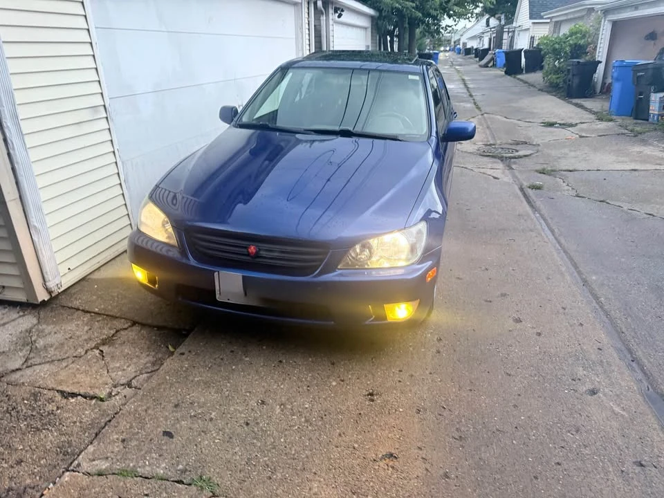 2001 Lexus IS 1st Gen - Image 2 of 4