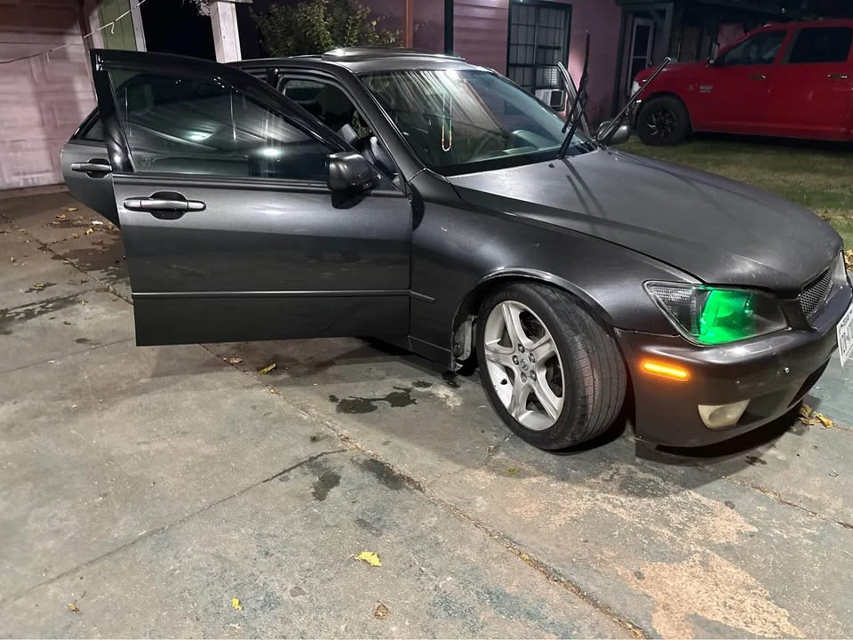 2001 Lexus IS 1st Gen - Image 10 of 11