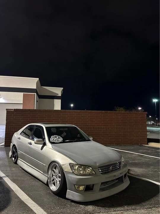 2001 Lexus IS 1st Gen - Image 2 of 5