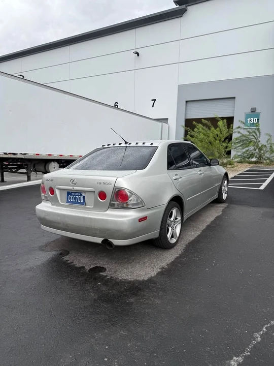 2001 Lexus IS 1st Gen - Image 4 of 8