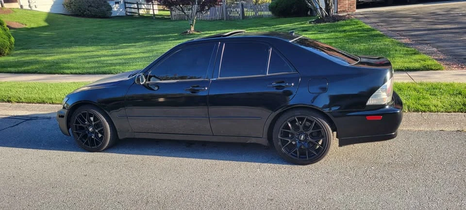2001 Lexus IS 1st Gen - Image 2 of 4