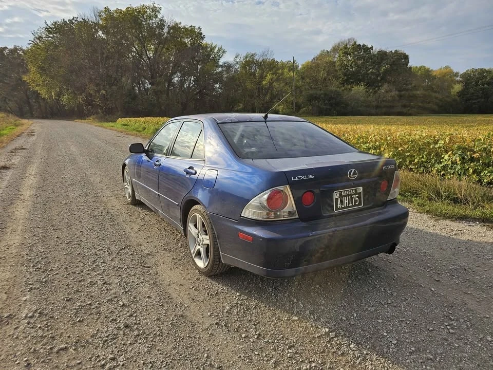2001 Lexus IS 1st Gen - Image 4 of 12