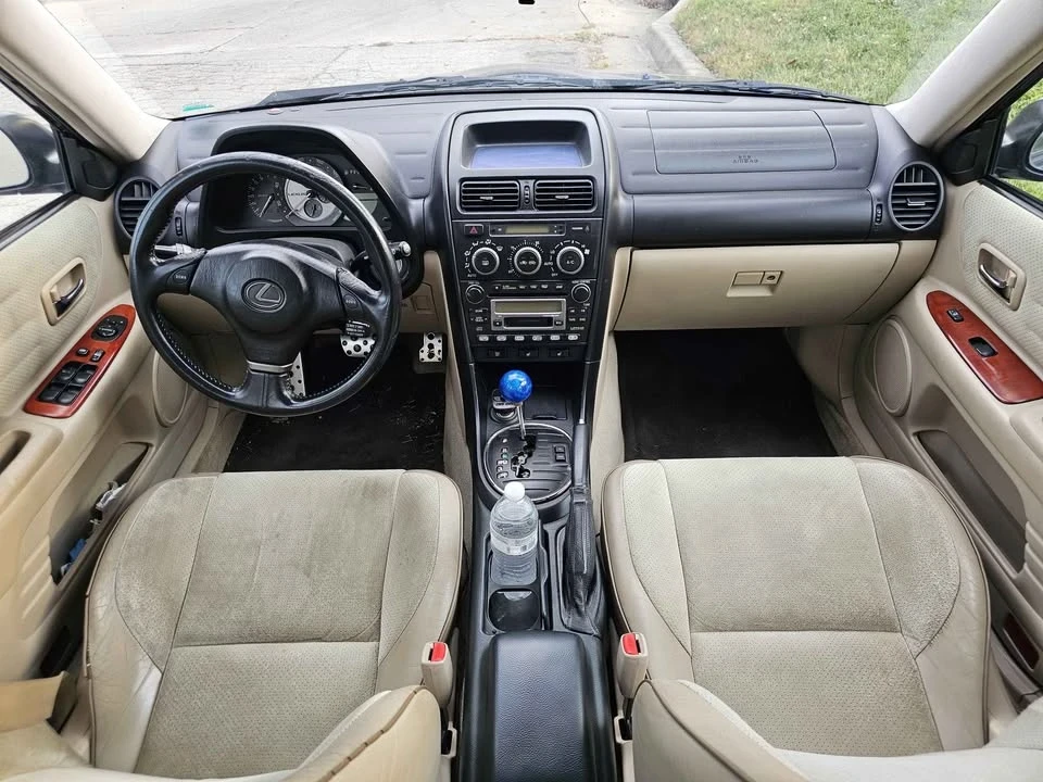 2001 Lexus IS 1st Gen - Image 9 of 12