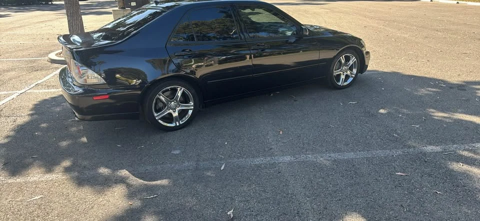 2001 Lexus IS 1st Gen - Image 4 of 7