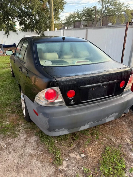 2001 Lexus IS 1st Gen - Image 2 of 4