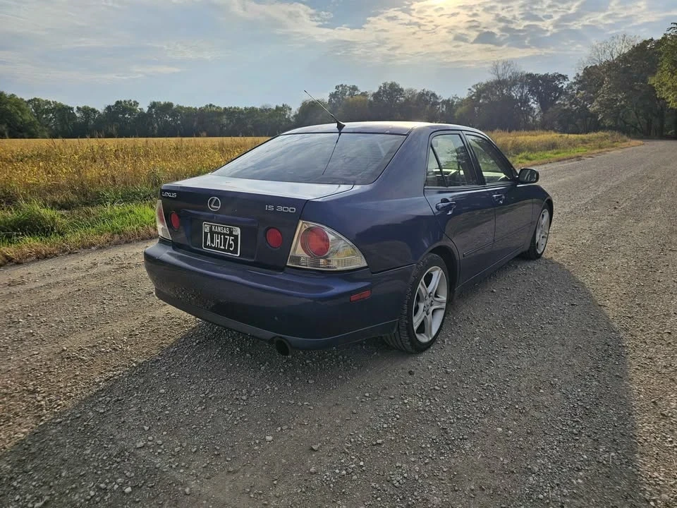 2001 Lexus IS 1st Gen - Image 5 of 12