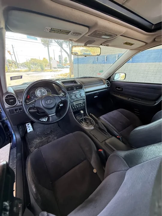 2001 Lexus IS 1st Gen - Image 10 of 13