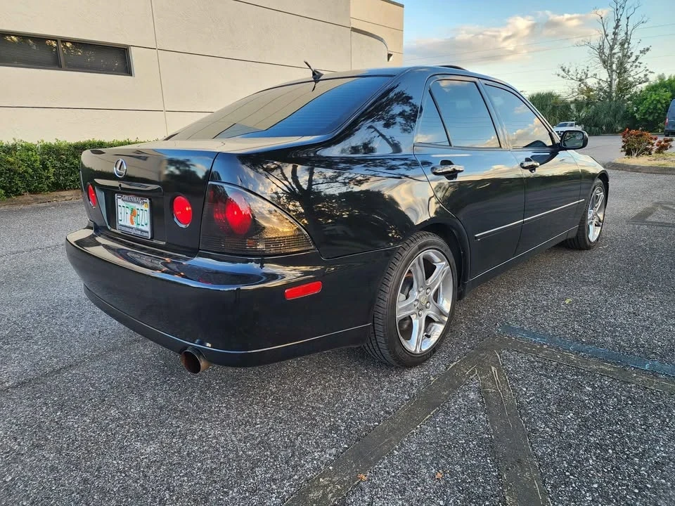2001 Lexus IS 1st Gen - Image 5 of 11