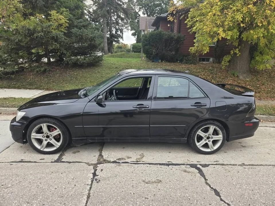 2001 Lexus IS 1st Gen - Image 2 of 11