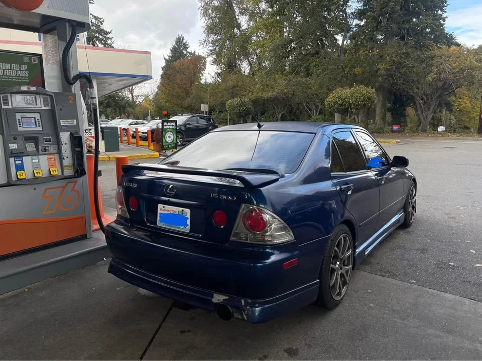 2001 Lexus IS 1st Gen - Image 2 of 9