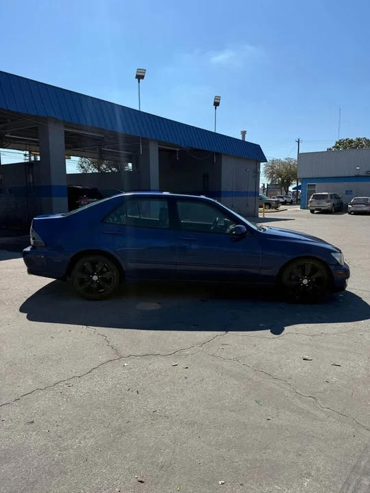 2001 Lexus IS 1st Gen - Image 5 of 13