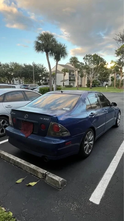 2001 Lexus IS 1st Gen - Image 5 of 13