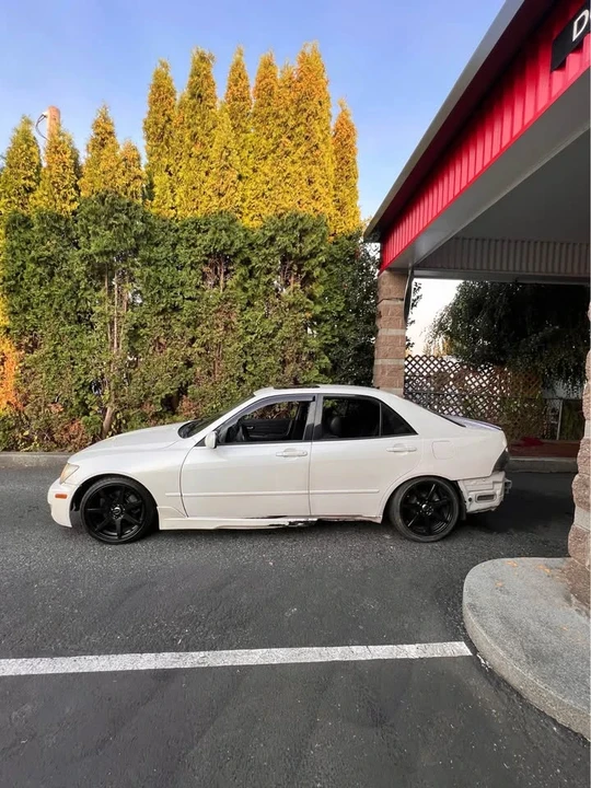 2001 Lexus IS 1st Gen - Image 4 of 5