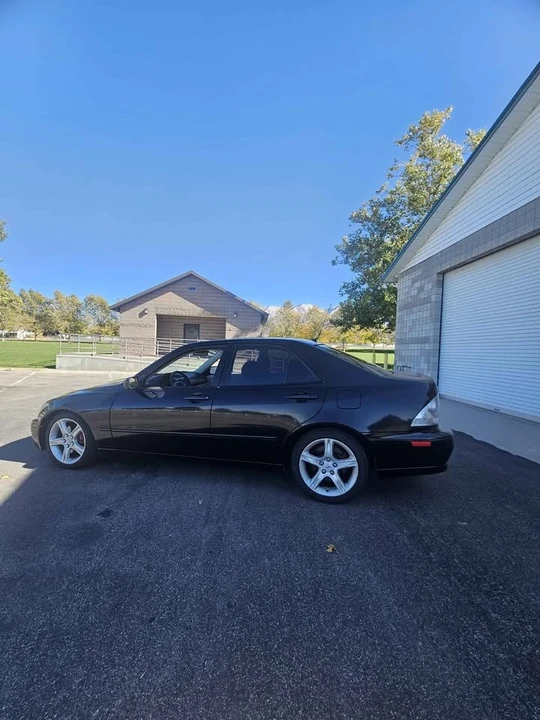 2001 Lexus IS 1st Gen - Image 3 of 15