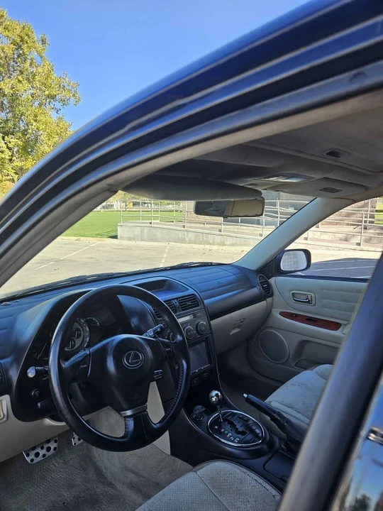 2001 Lexus IS 1st Gen - Image 8 of 15