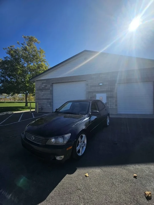 2001 Lexus IS 1st Gen - Image 2 of 15