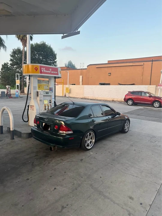 2001 Lexus IS 1st Gen - Image 3 of 4