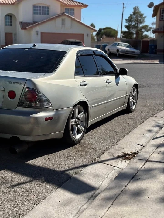 2001 Lexus IS 1st Gen - Image 2 of 3