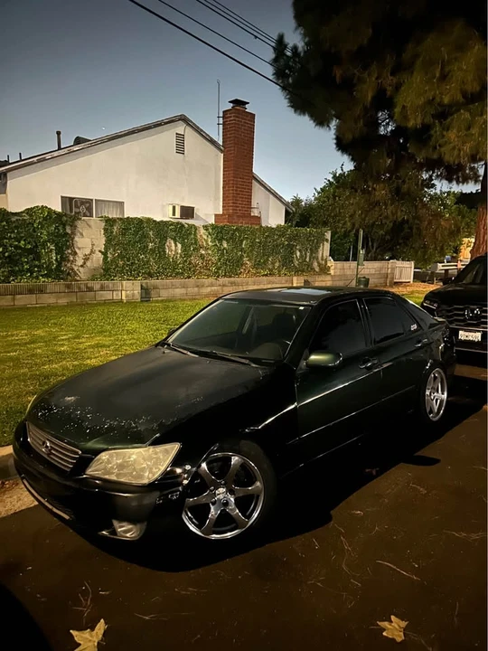 2001 Lexus IS 1st Gen - Image 2 of 4
