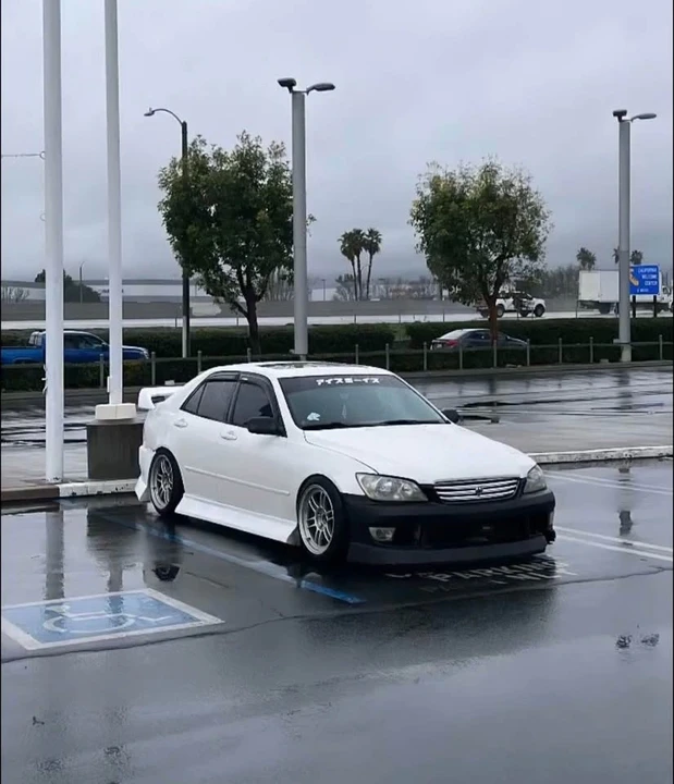 2001 Lexus IS 1st Gen - Image 2 of 7