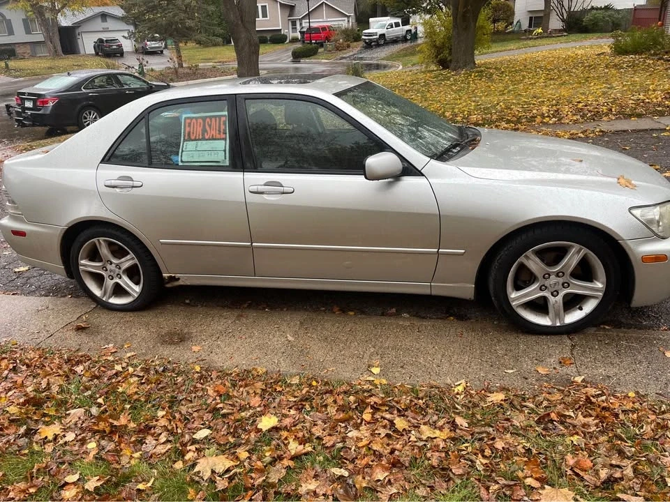2001 Lexus IS 1st Gen - Image 2 of 9