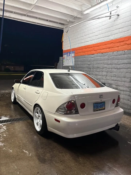 2001 Lexus IS 1st Gen - Image 9 of 11