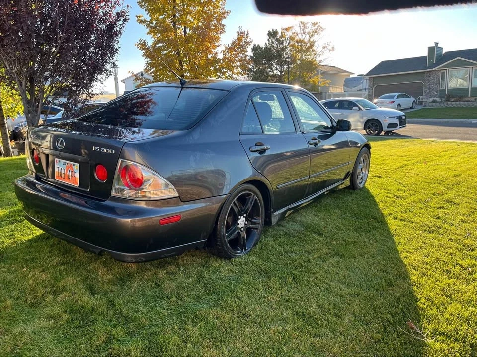2001 Lexus IS 1st Gen - Image 5 of 12