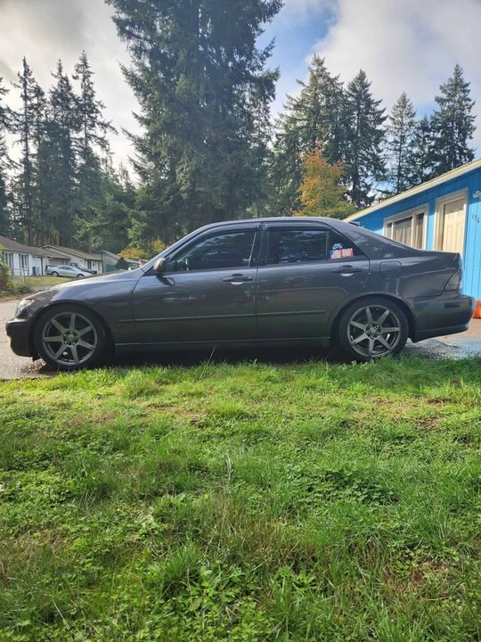 2001 Lexus IS 1st Gen - Image 5 of 8