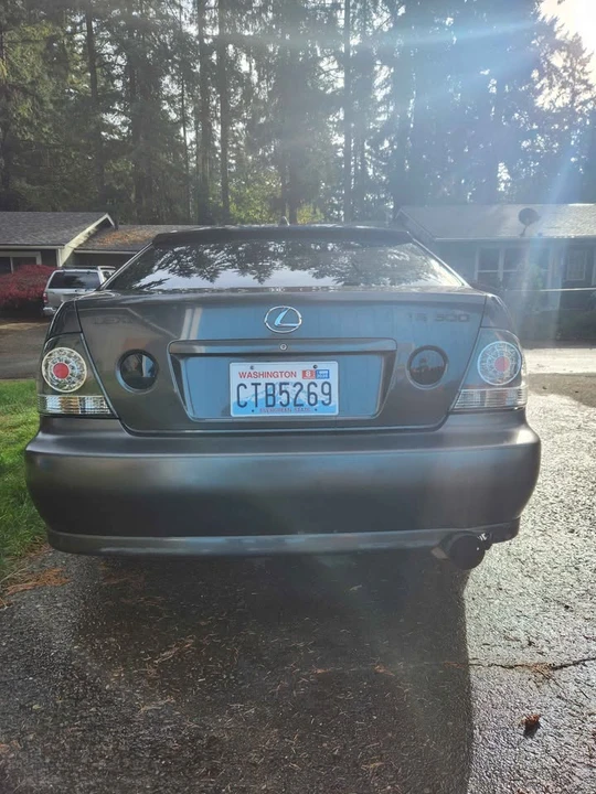 2001 Lexus IS 1st Gen - Image 6 of 8