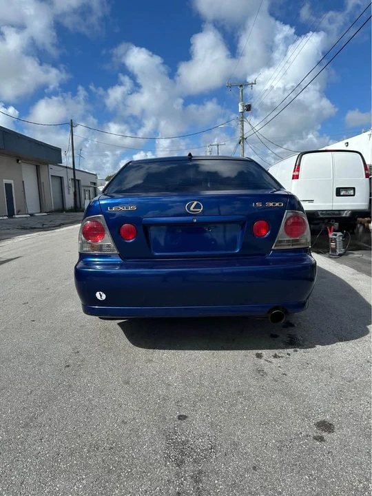 2001 Lexus IS 1st Gen - Image 4 of 8
