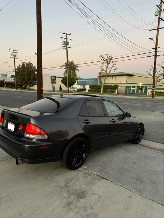 2001 Lexus IS 1st Gen - Image 4 of 12