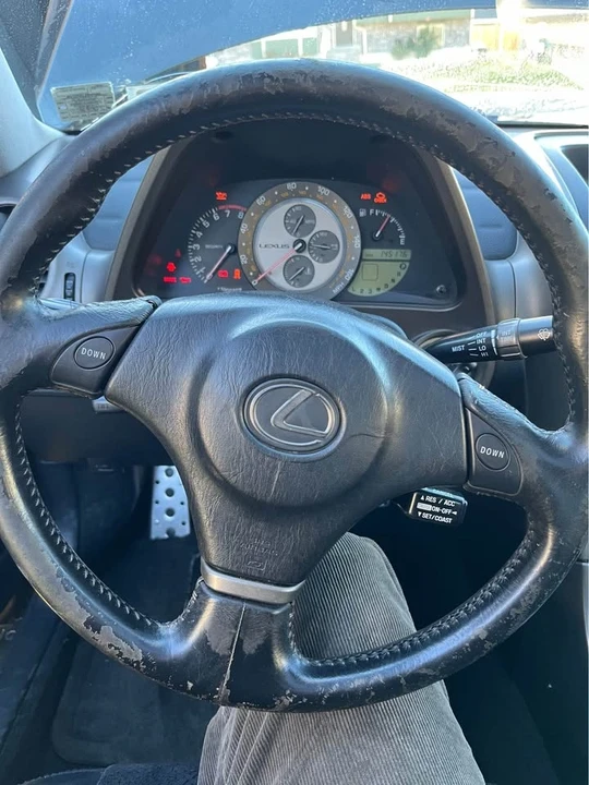 2001 Lexus IS 1st Gen - Image 10 of 12