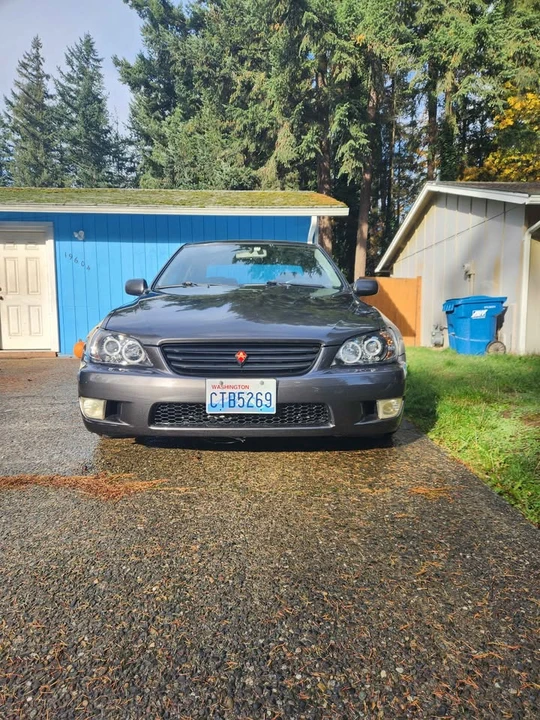 2001 Lexus IS 1st Gen - Image 2 of 8