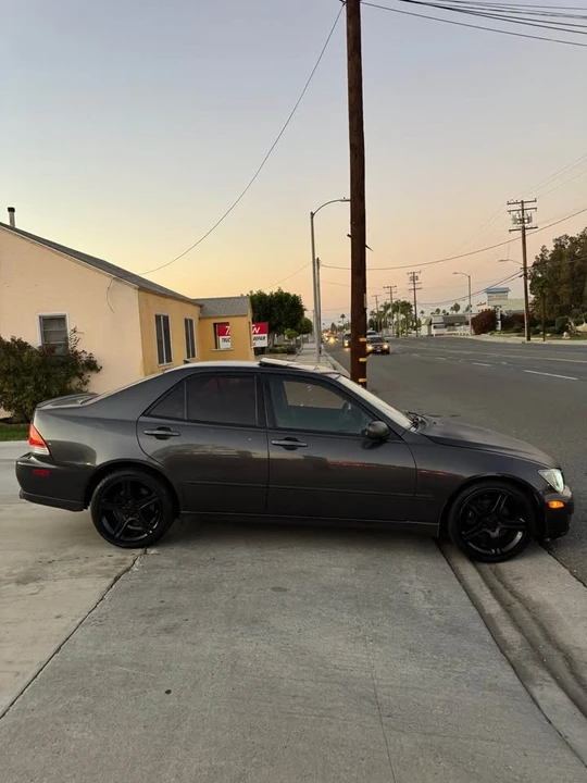 2001 Lexus IS 1st Gen - Image 4 of 12