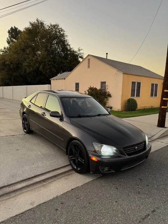 2001 Lexus IS 1st Gen - Image 2 of 12
