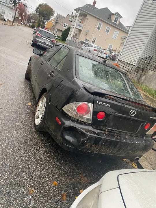 2001 Lexus IS 1st Gen - Image 2 of 3