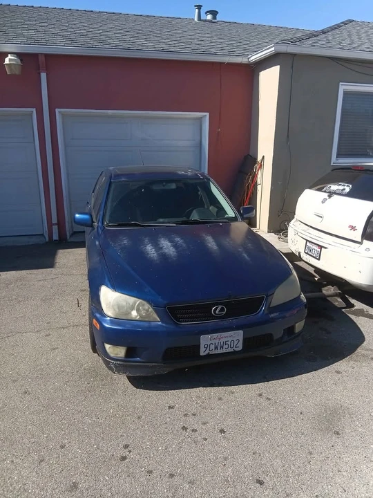 2001 Lexus IS 1st Gen - Image 2 of 9