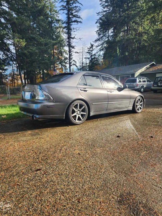 2001 Lexus IS 1st Gen - Image 4 of 8
