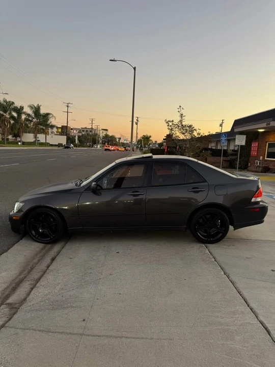 2001 Lexus IS 1st Gen - Image 5 of 12