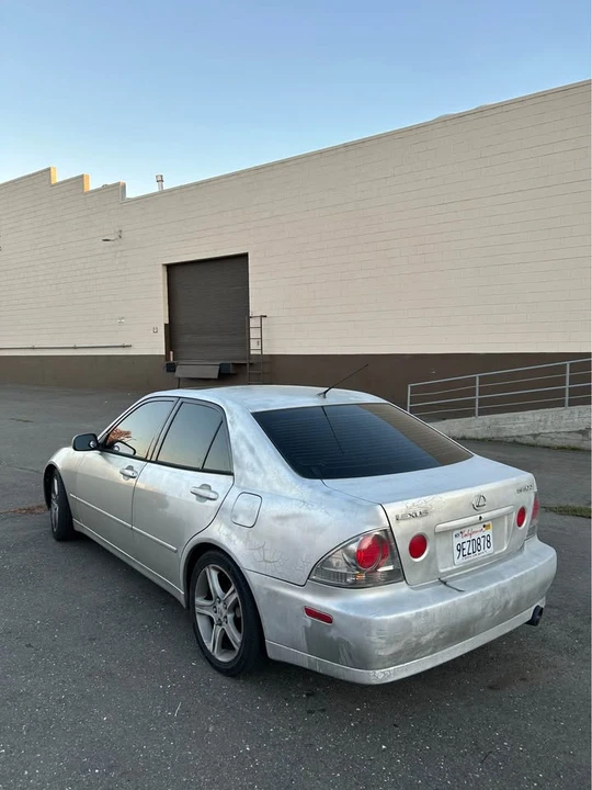 2001 Lexus IS 1st Gen - Image 2 of 10