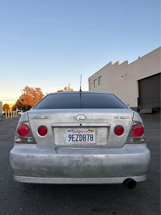 2001 Lexus IS 1st Gen - Image 3 of 10