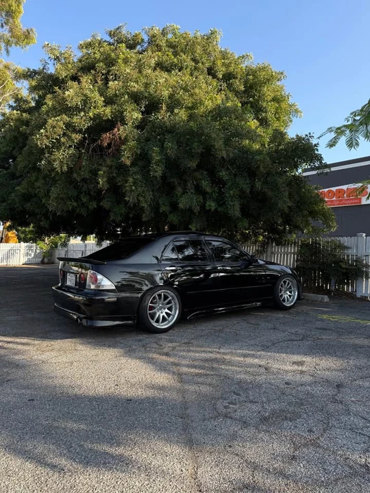 2001 Lexus IS 1st Gen - Image 2 of 4