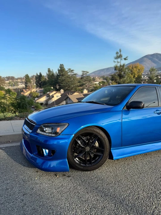 2001 Lexus IS 1st Gen - Image 2 of 10