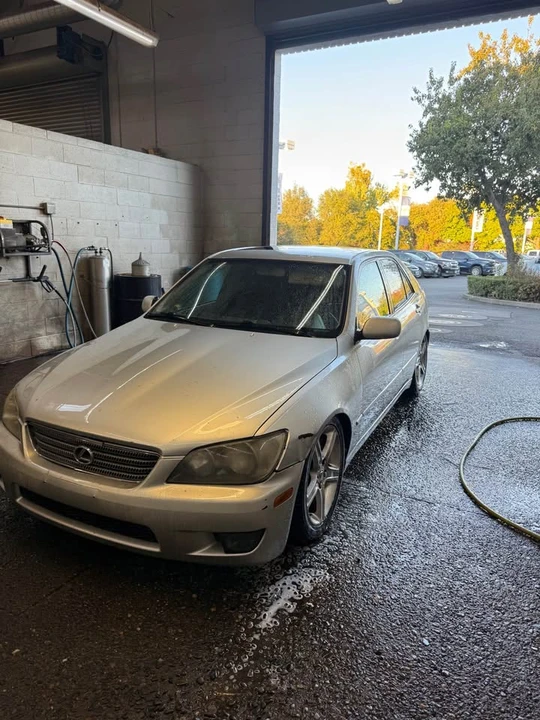 2001 Lexus IS 1st Gen - Image 2 of 7