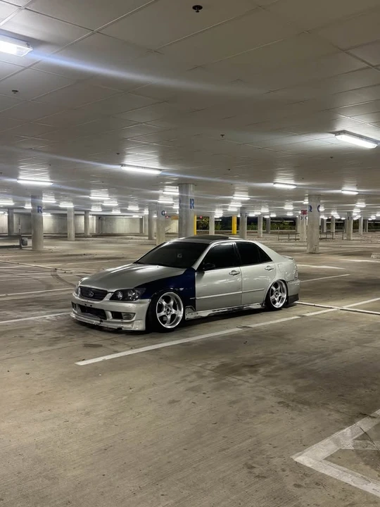 2001 Lexus IS 1st Gen - Image 2 of 5