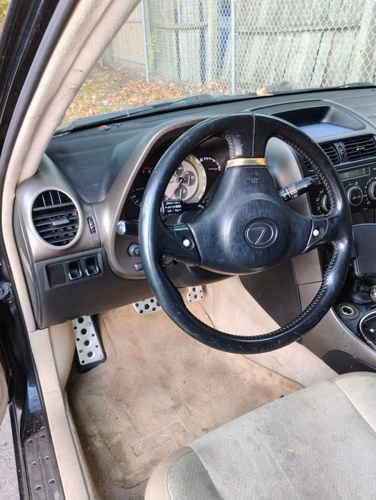 2001 Lexus IS 1st Gen - Image 2 of 9