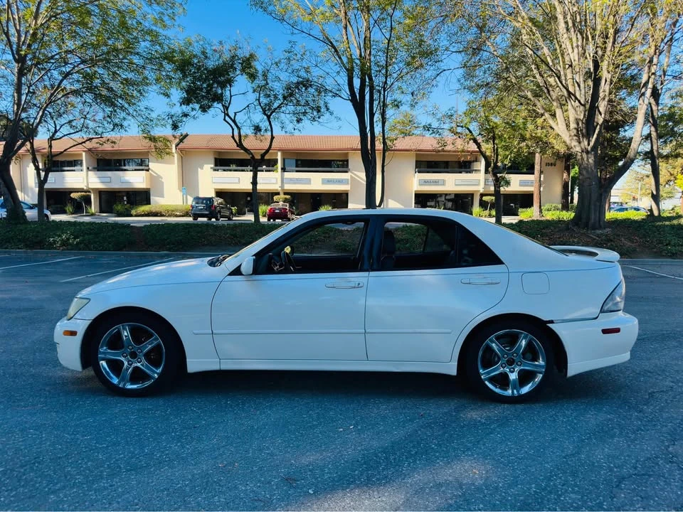 2001 Lexus IS 1st Gen - Image 3 of 19