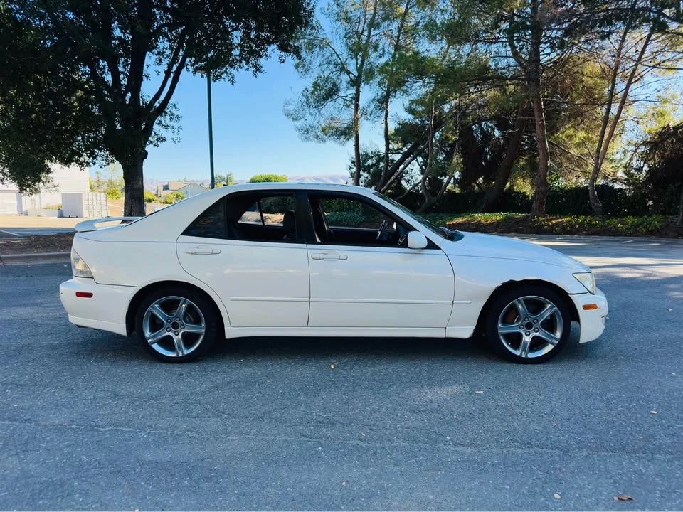 2001 Lexus IS 1st Gen - Image 11 of 19