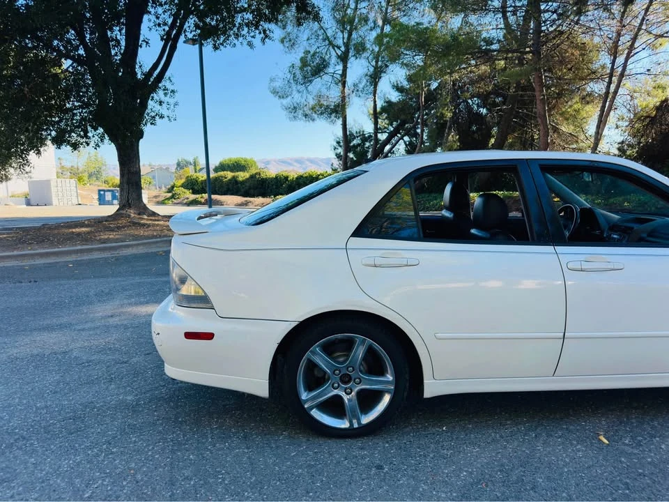 2001 Lexus IS 1st Gen - Image 10 of 19