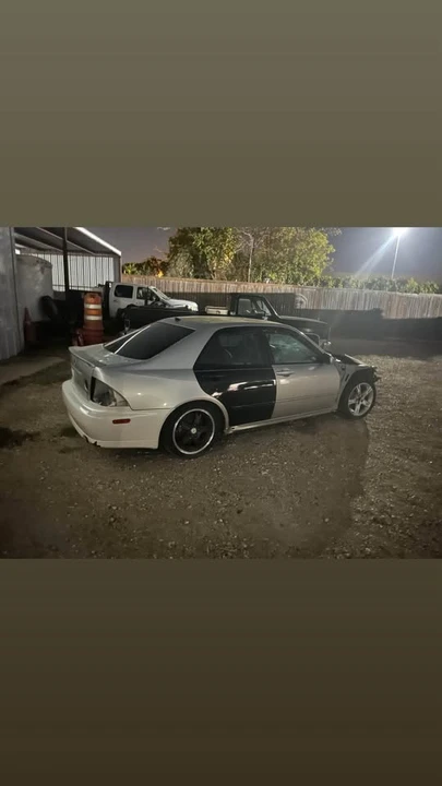 2001 Lexus IS 1st Gen - Image 2 of 4